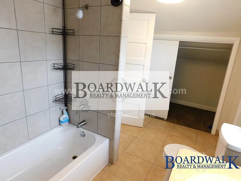 657 E Warnock Ave — Photo 35