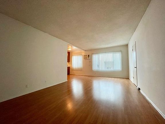 3rd image of 11100 Camarillo St APT 8