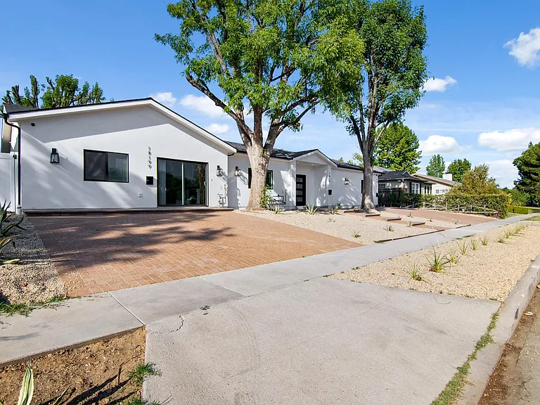 18203 Sunburst St — Photo 3