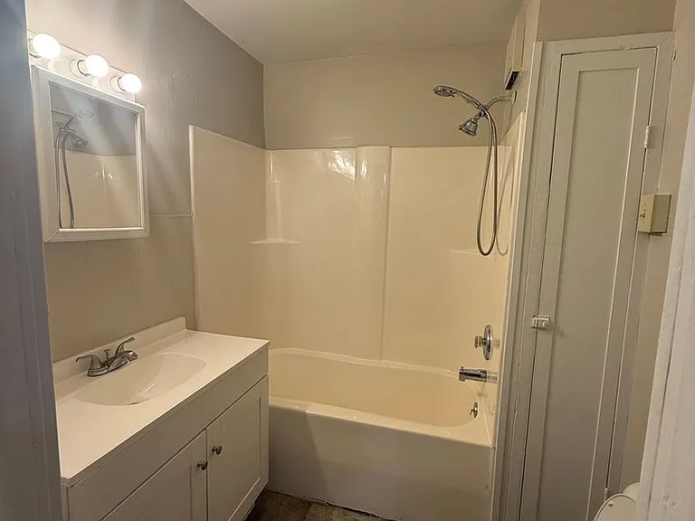 523 Center St — Photo 6