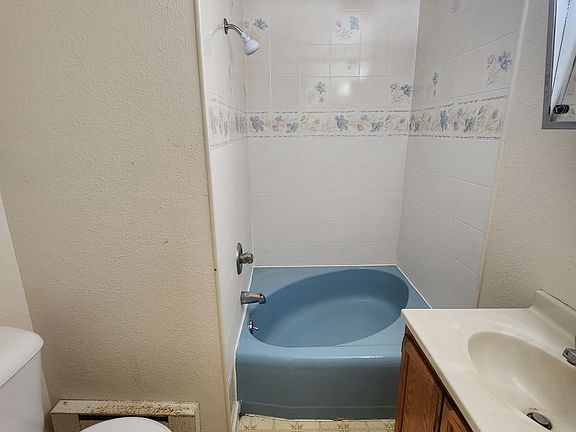 5th image of 623 Jefferson Ave APT 6