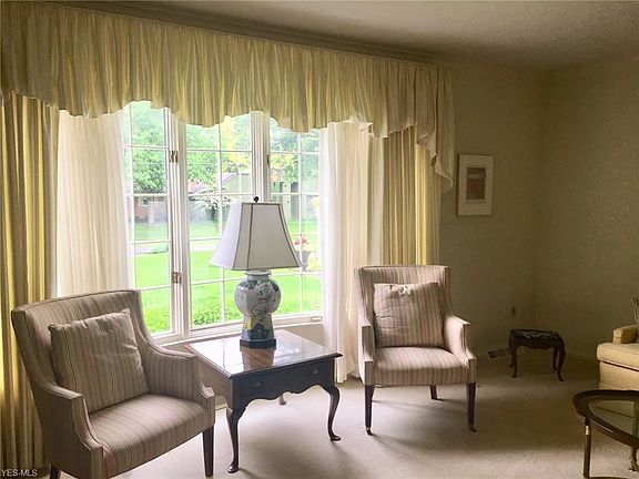 5th image of 374 Windward Dr