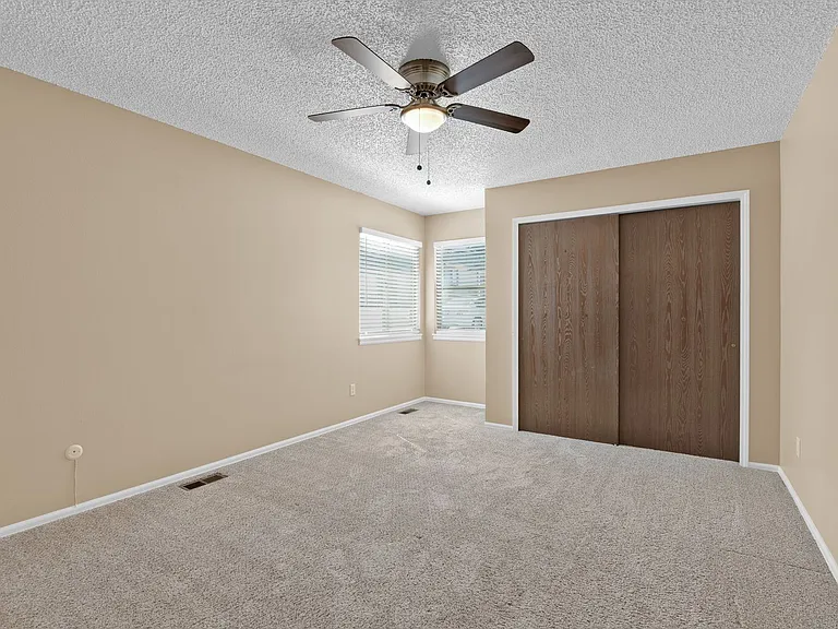 4618 Excalibur Ct — Photo 22