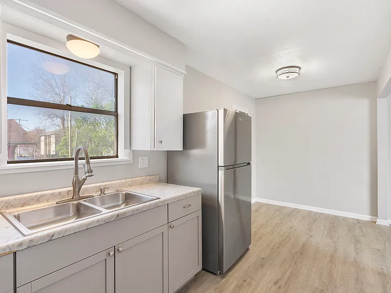 420 W Normal St — Photo 12