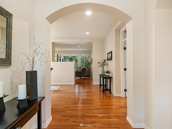 Inviting entry foyer.  Guest closet out of frame to the right.