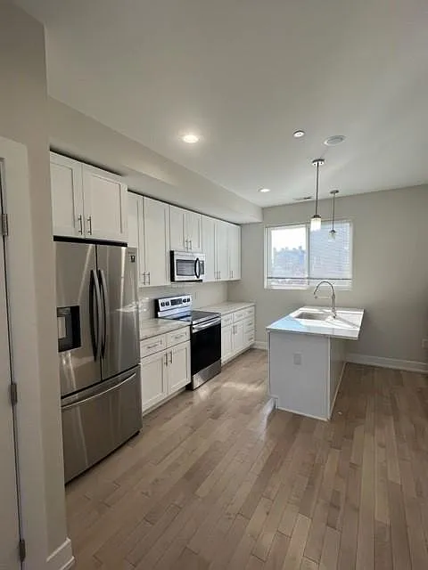 2 bed, 1176 sqft, $2,250 — Photo 2
