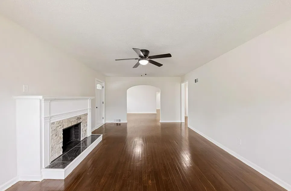 4 bed, 1899 sqft, $1,799 — Photo 3