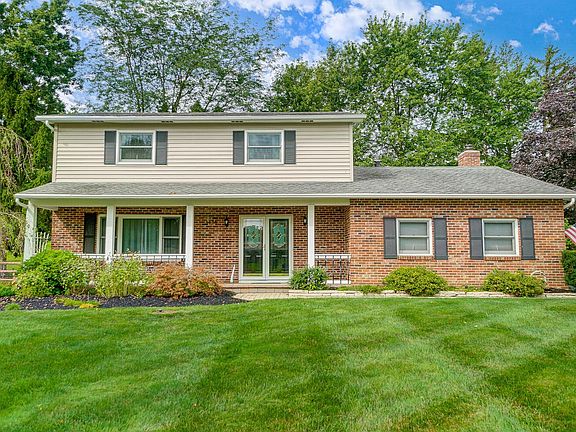 2nd image of 3555 Rolling Hills Ln