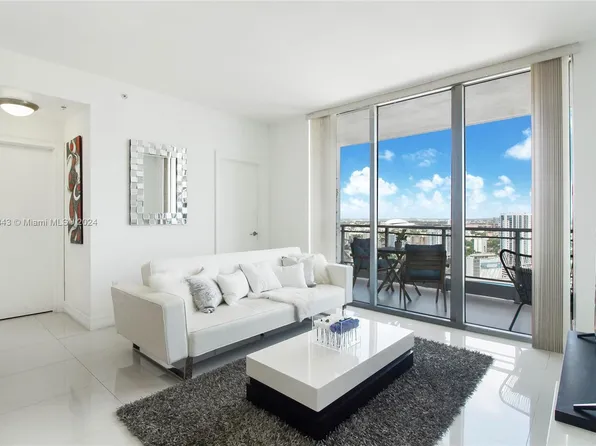 90 SW 3rd St APT 3206, Miami, FL 33130