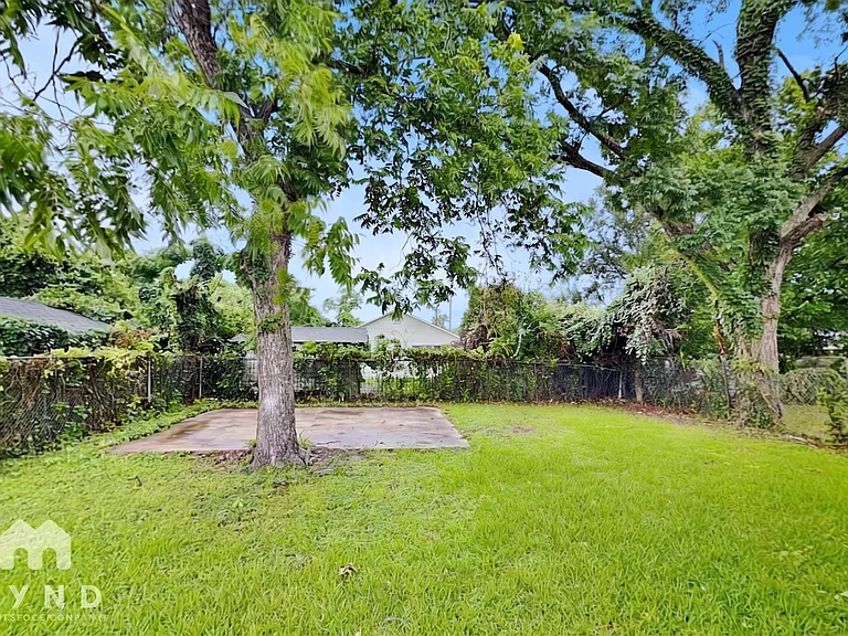 2718 Lawrence St — Photo 15