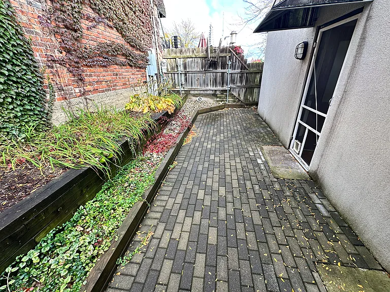 306 S Oak St #A — Photo 14