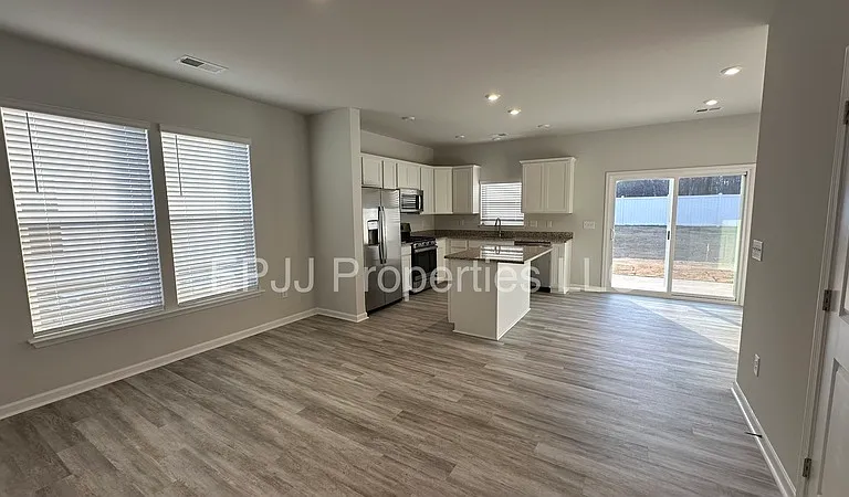 141 Randwick Ln — Photo 3