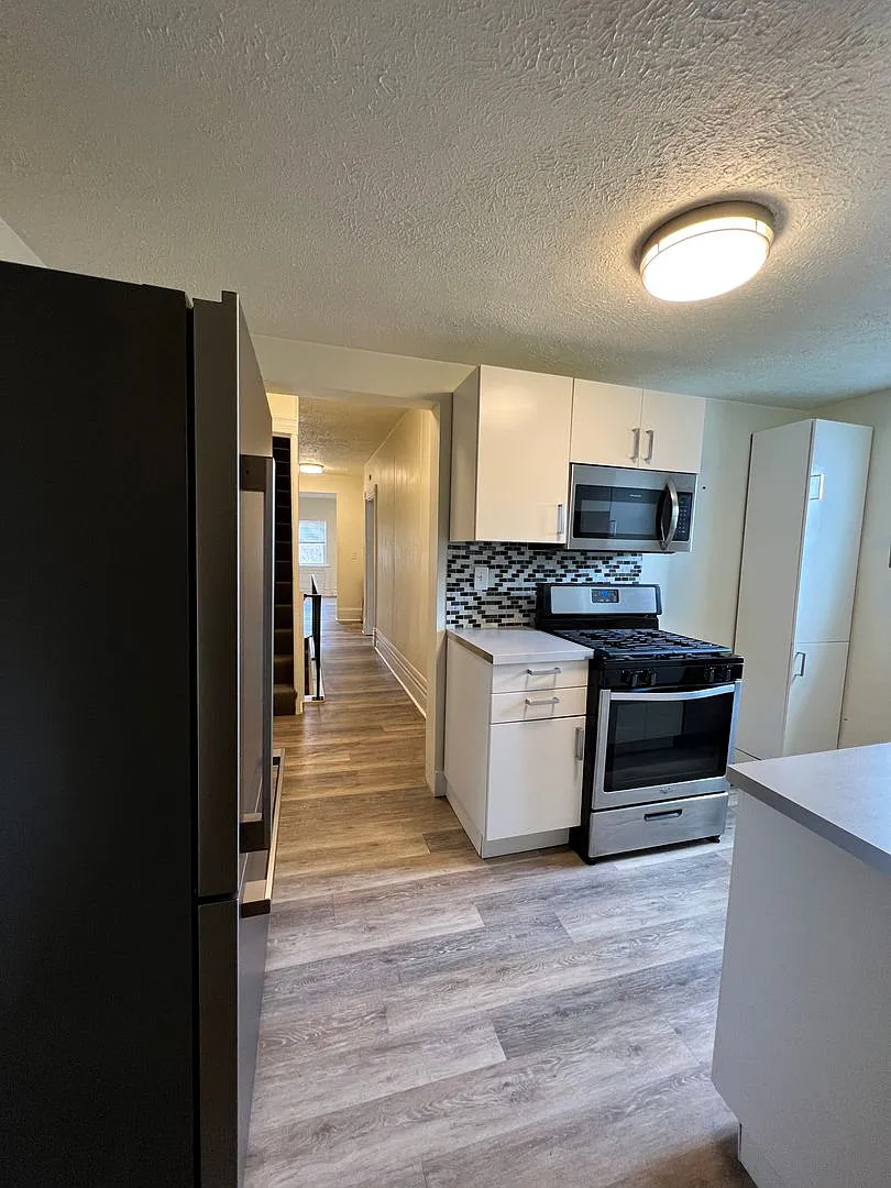 1408 Fernleaf — Photo 1