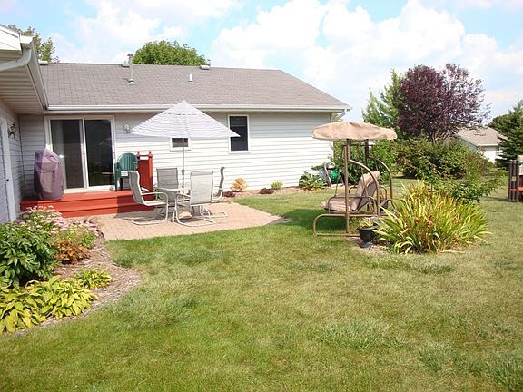 Huge back yard, easy maintenance