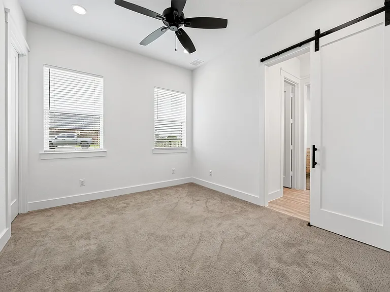 4761 Sarah Dr — Photo 11