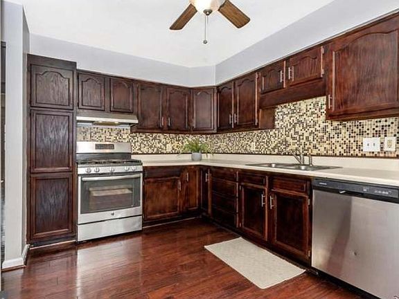 3rd image of 1020 W Irvin Ave