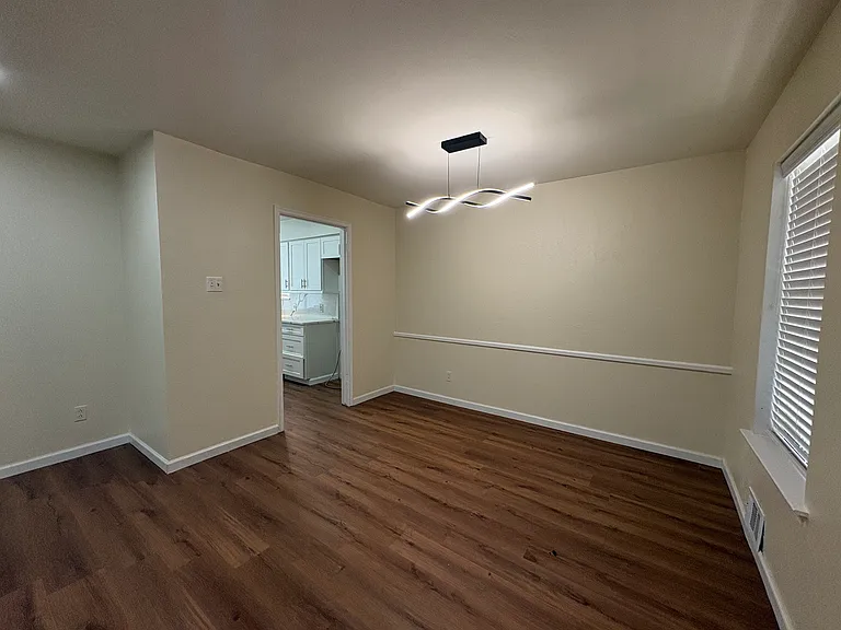 615 Oak Forest Dr — Photo 5