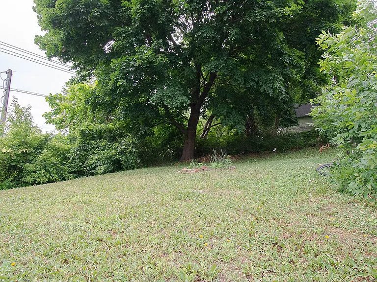 836 S Newton Ave — Photo 12
