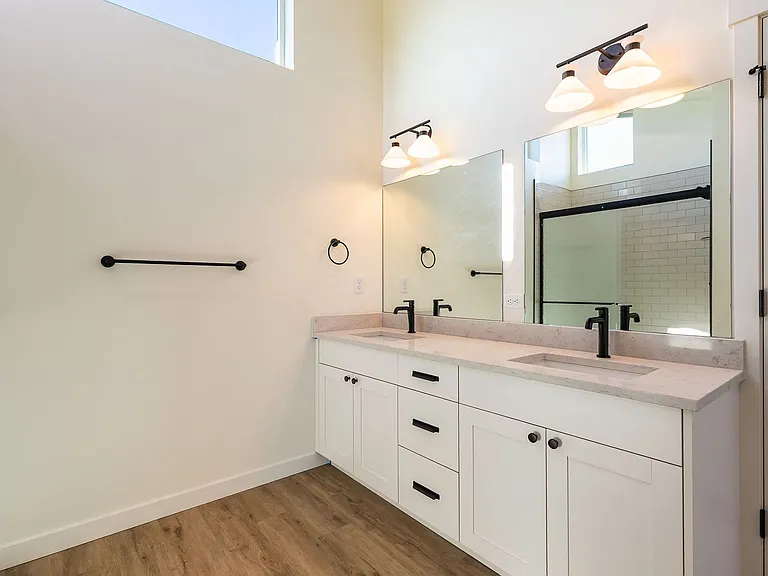 354 E Bakerview Rd — Photo 12