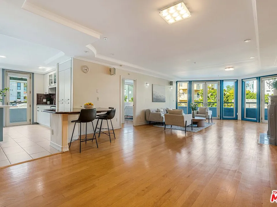 1645 Malcolm Ave #302