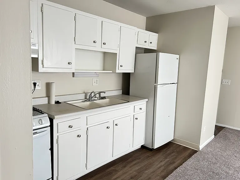 2157 Summit St — Photo 6