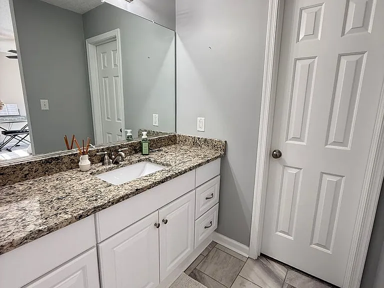 106 Kingsbridge Ln — Photo 9