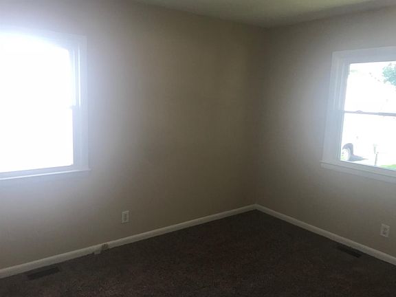 5th image of 512 W Brown St