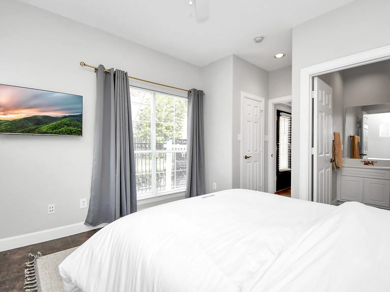 3 bed, 3.5 bath, 2305 sqft, $3,500 — Photo 4