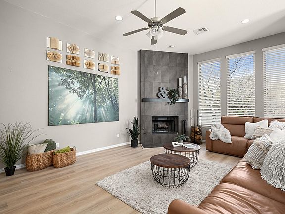 3rd image of 304 Fort Cobb Way