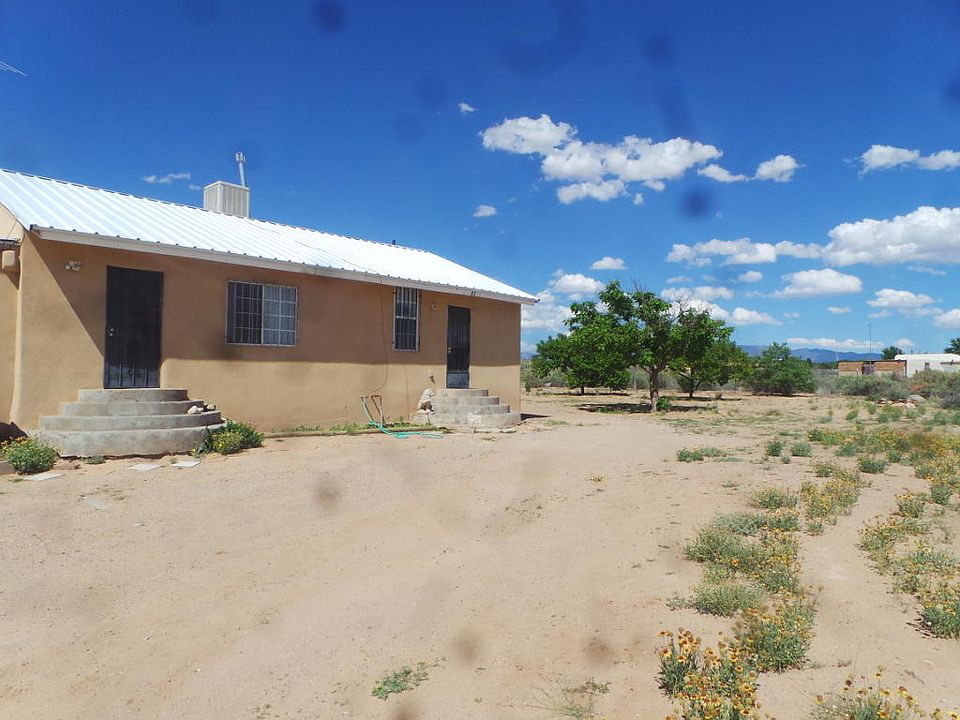 1st image of 16 Los Caballos Ln