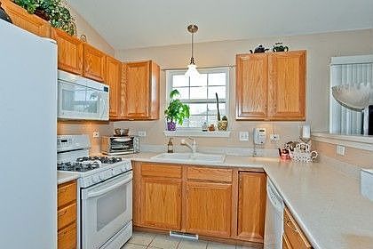 3rd image of 935 Kensington Dr Unit 7-A2