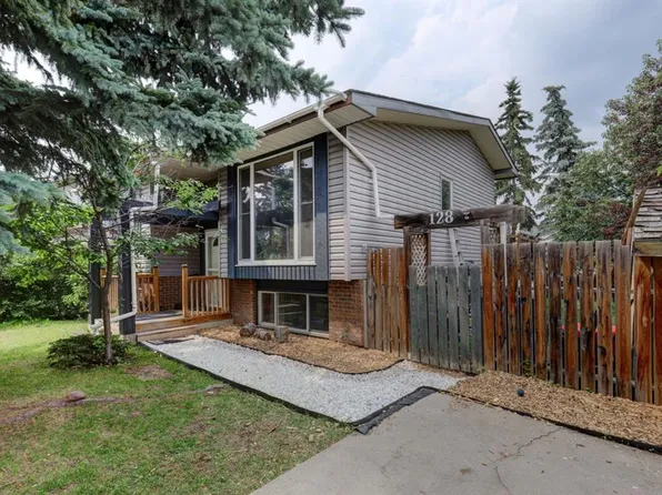 128 SE Pineland Pl NE, Calgary, AB T1Y 3K2