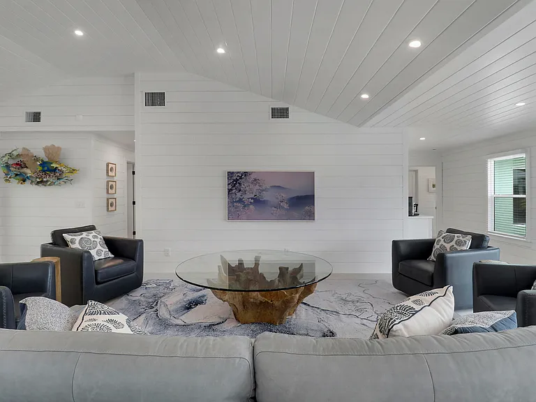 2443 E Edgewater Dr — Photo 12
