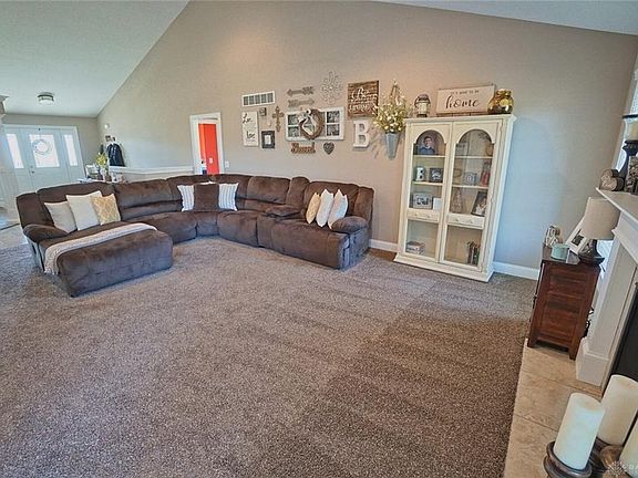 3rd image of 106 Wolf Creek Ct