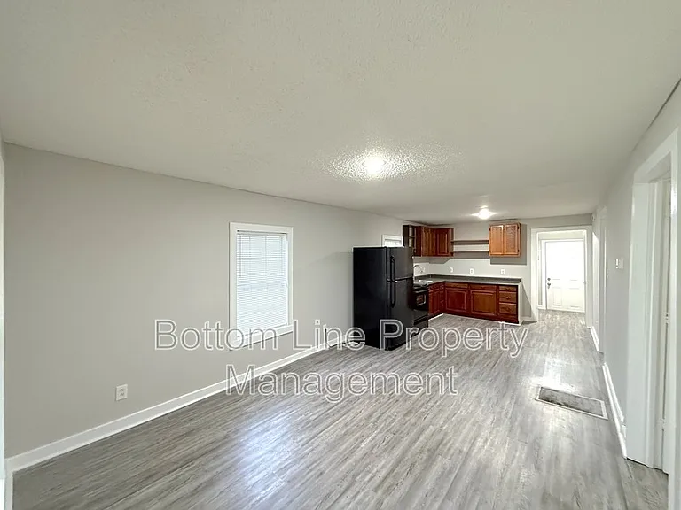 917 N Oakland St — Photo 2