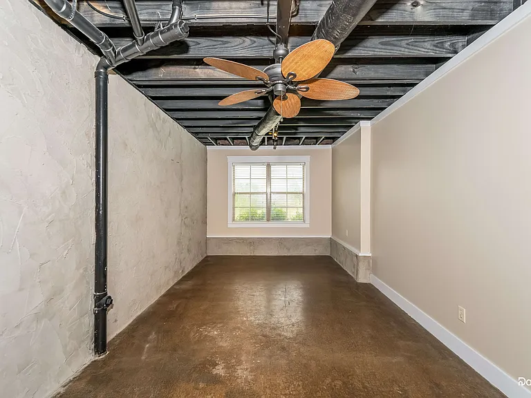 925 Clover Cir — Photo 14