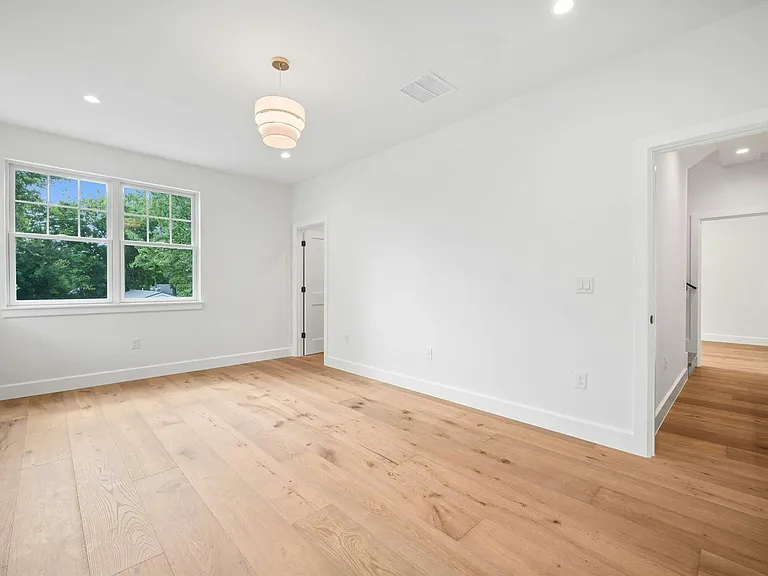 1919 W 38th St — Photo 16