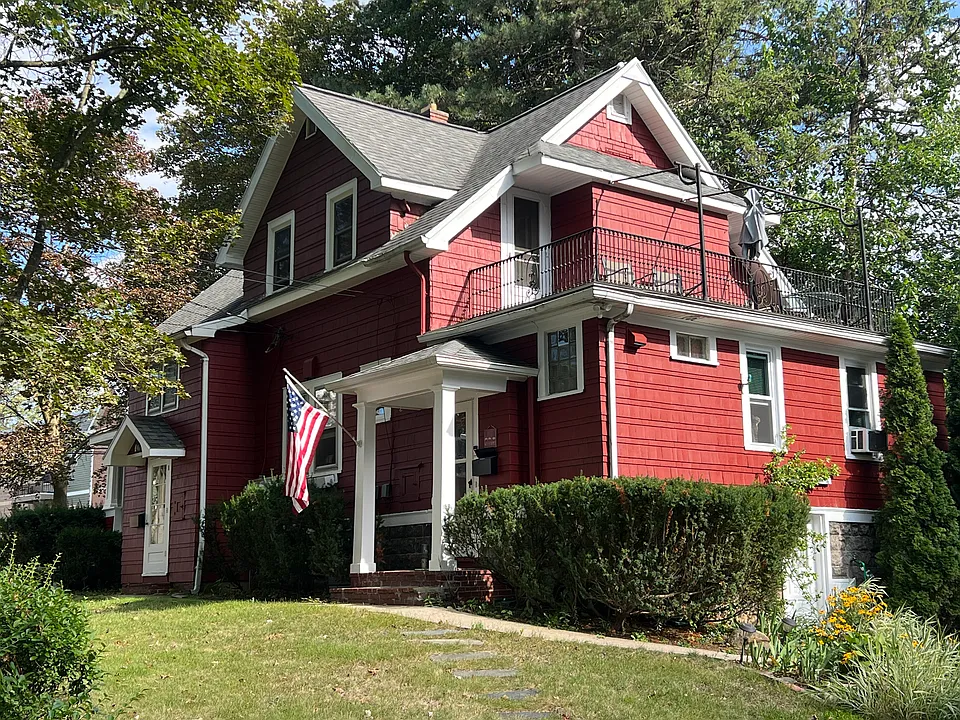 136 Evans St #1