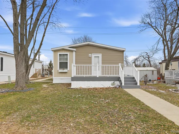 33 Bluebird Hill Dr, Lake Orion, MI 48359