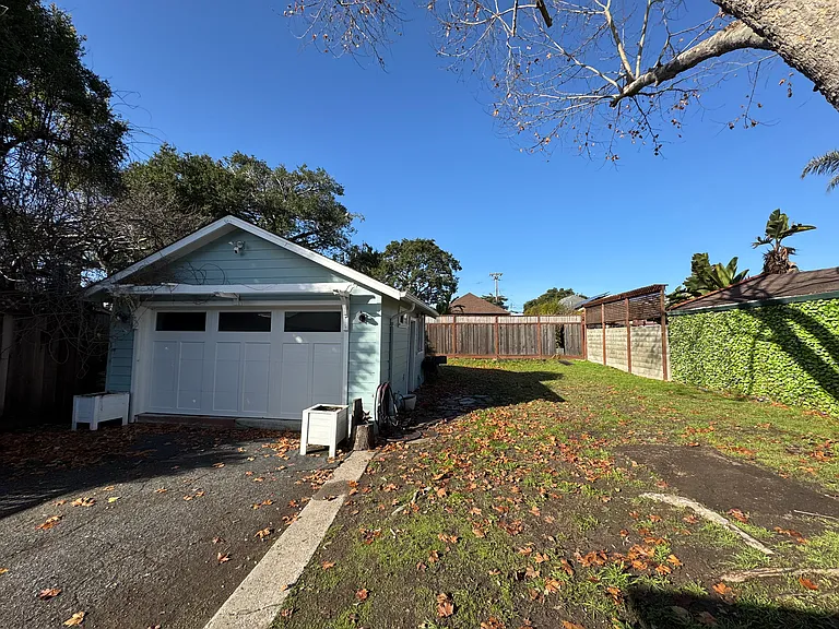 211 Stanford Ave — Photo 32