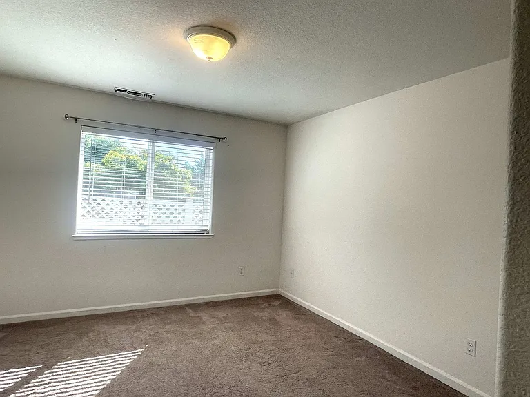 164 Highlands Ct — Photo 9