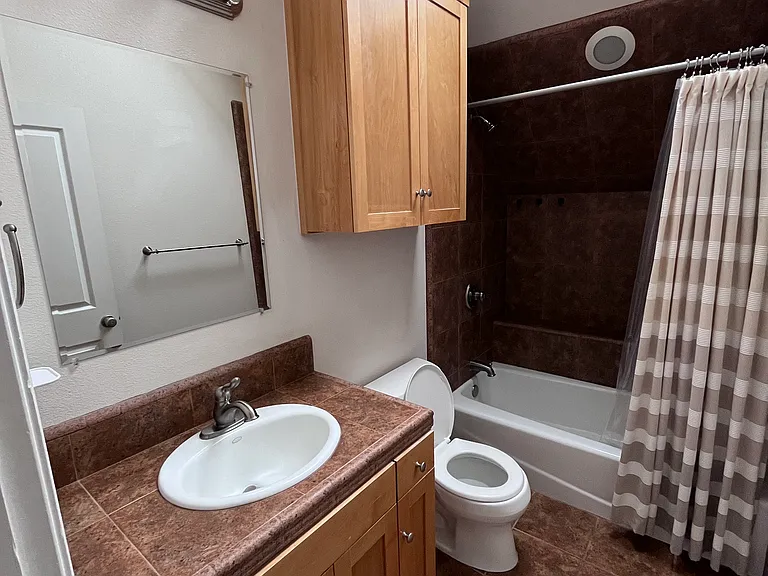 603 W Myrtle Ave — Photo 4