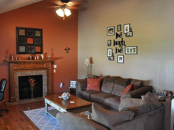 4th image of 906 Meadowbrooke Ln