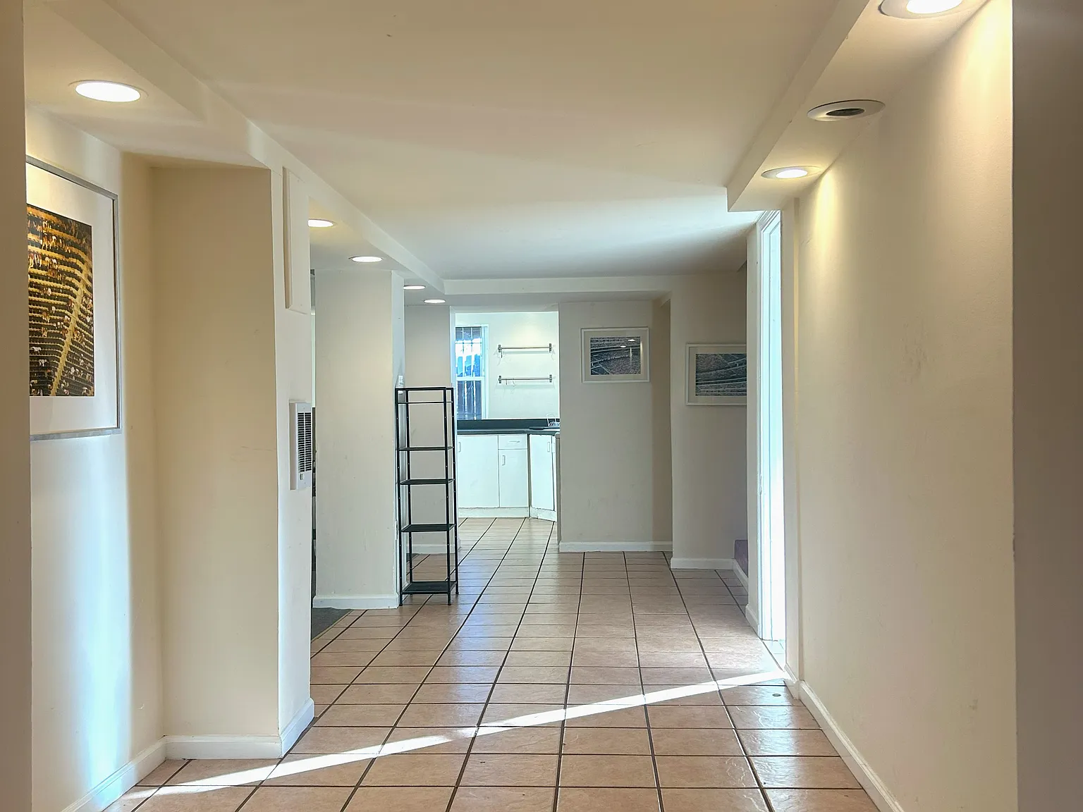 2 bed, 1000 sqft, $1,950 — Photo 2