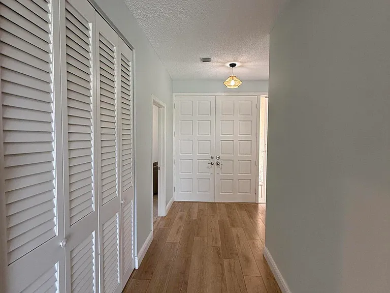 225 N Lakeshore Dr — Photo 11