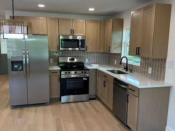 5th image of 808 N B St