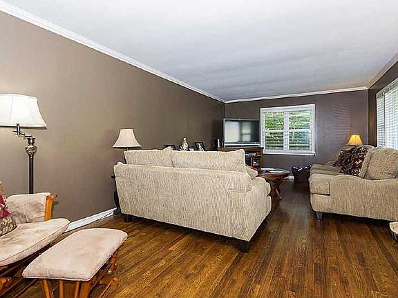 3rd image of 802 E Lincoln Ave