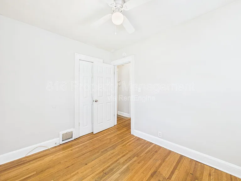2205 E 59th St — Photo 17