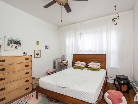 3rd image of 4866 N Ashland Ave