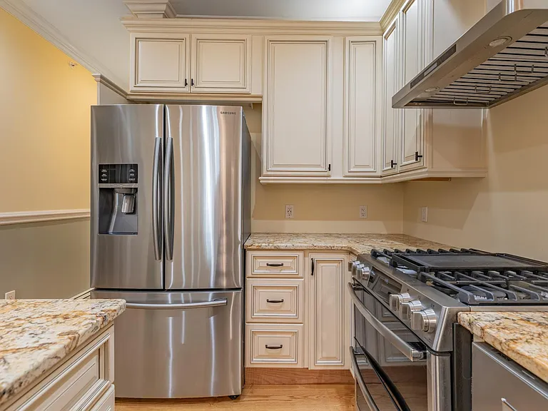 96 Webster St #2 — Photo 16